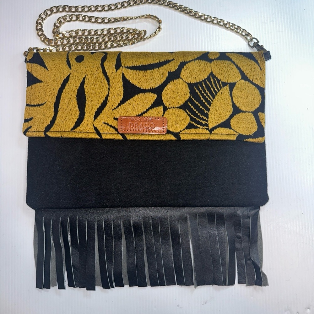 Womens Draco Mexico
Embroidered Gold/Black
Fabric/leather Fringe
Crossbody Purse